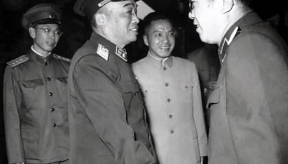 高某抄过黄克诚的家，黄克诚平反后，如何处置他