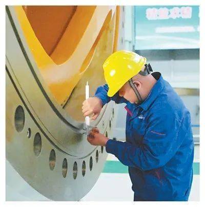 学过硬技能，铸大国重器！《人民日报》聚焦职业教育