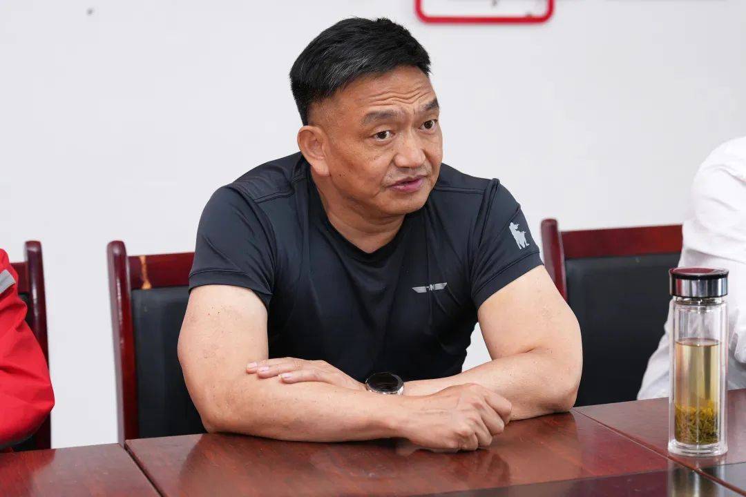 伍松，主动投案