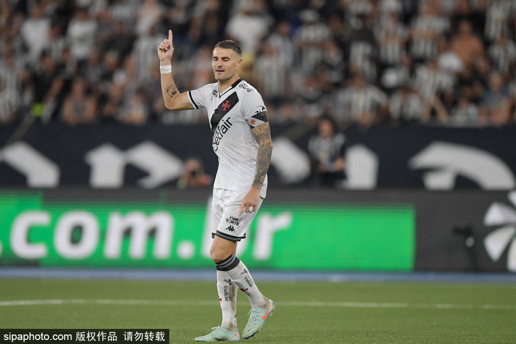 莫德里奇闪耀米兰！1-0小胜博洛尼亚，赛季初战术分析与球星故事交织