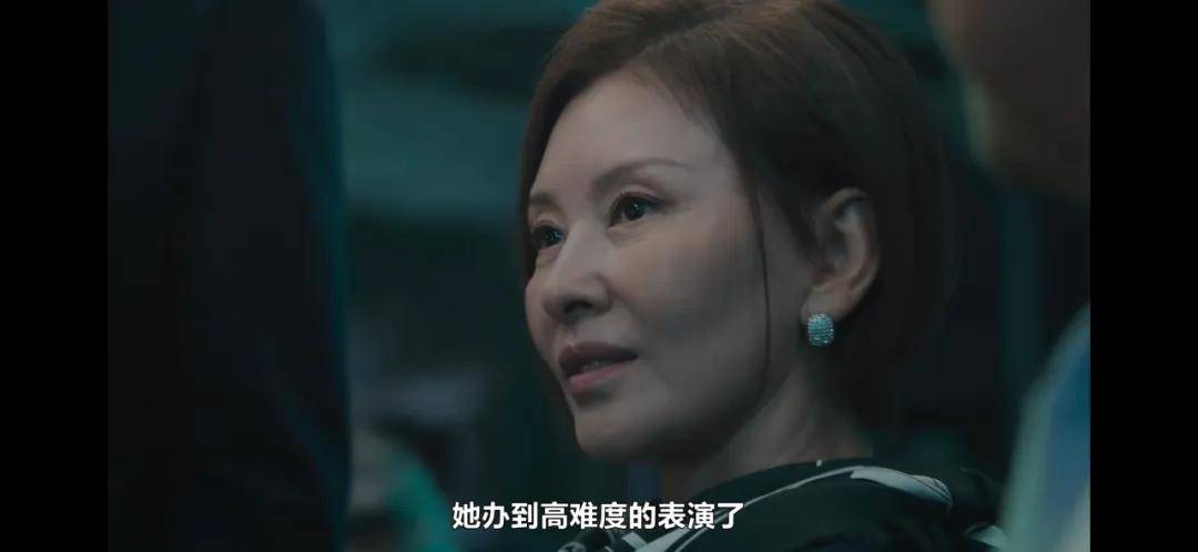 44岁要去“竞选总统”的全智贤，穿衣风格都变了！