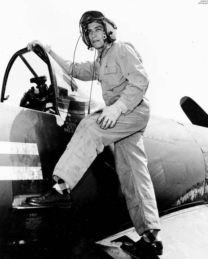 央视曝光！歼-35A改用内置登机梯，和F-35的一模一样？