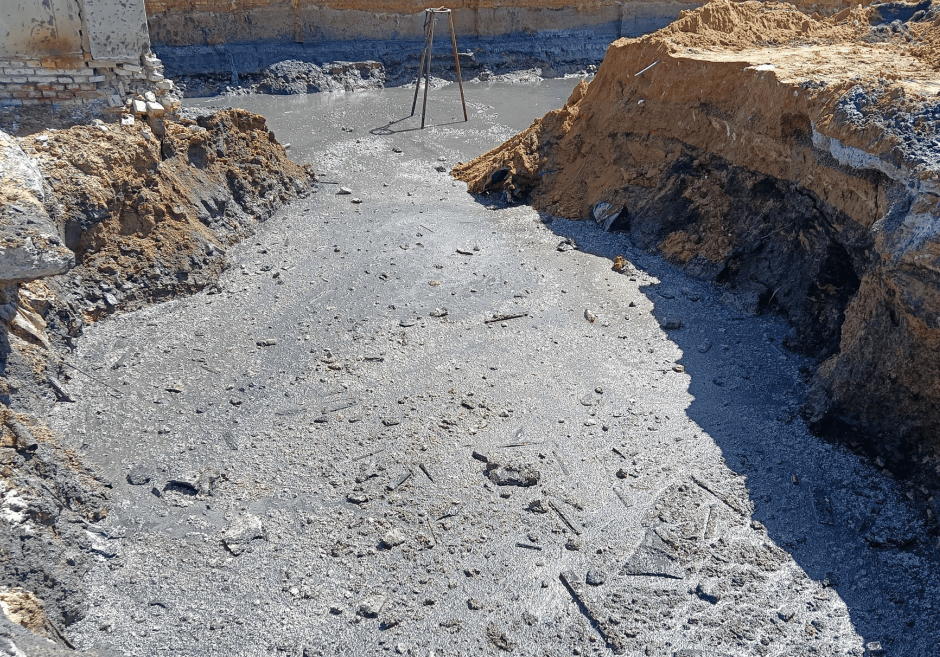 无视中央环保督察，青海一“矿霸”非法填埋大量工业危险废物，约2000亩水域90%已经消失