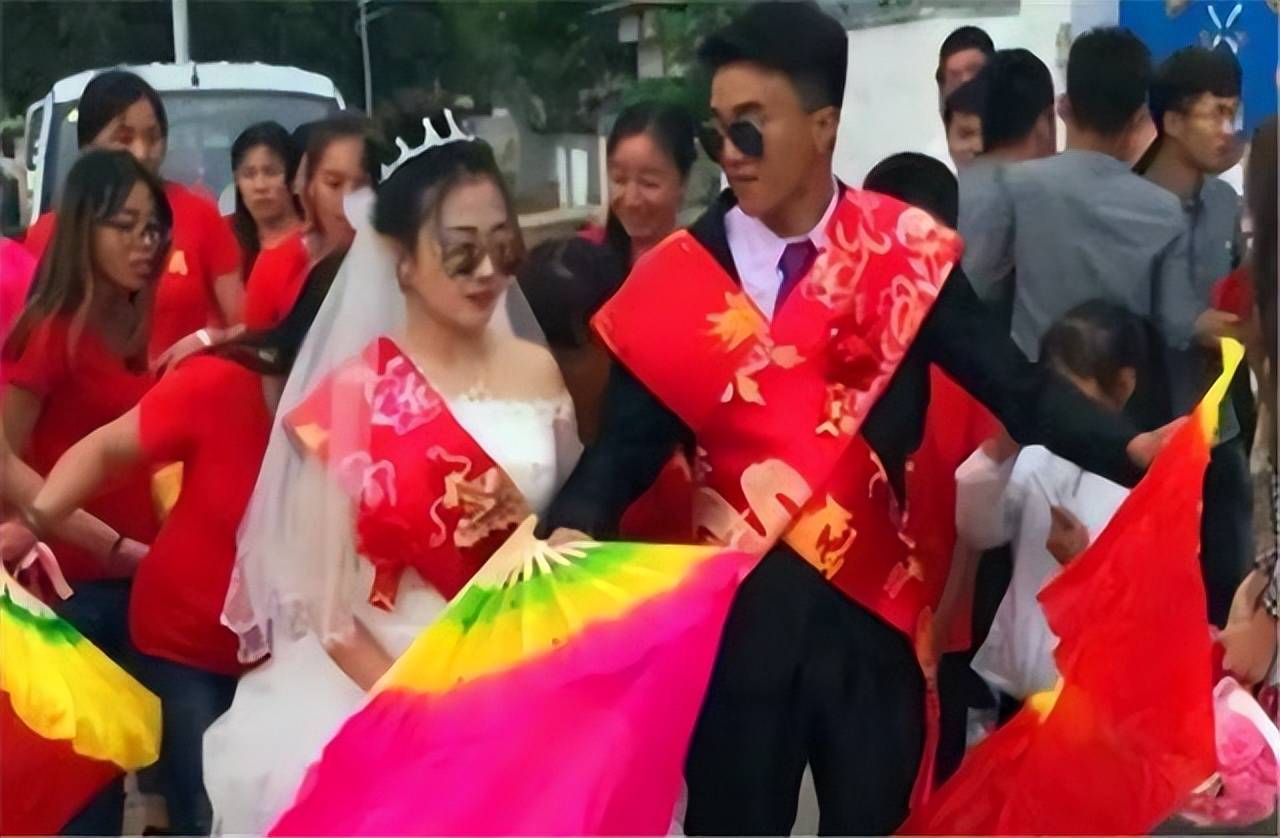 2018年，山西11个姐姐为弟弟结婚凑32万，现状如何？