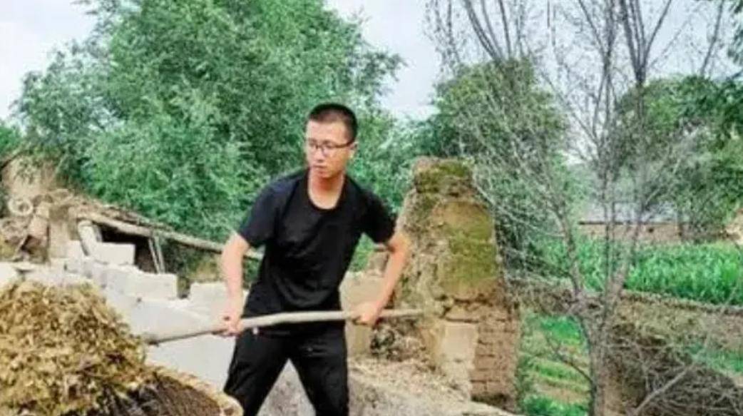 2018年最嚣张高考生：走出考场嘲讽考题简单到垃圾，最终成绩如何