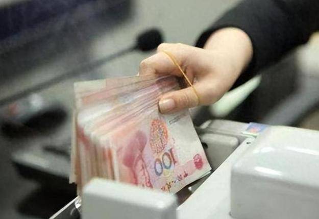 2013年浙江一大妈发现银行漏洞，一个月盗走银行5个亿，结局如何