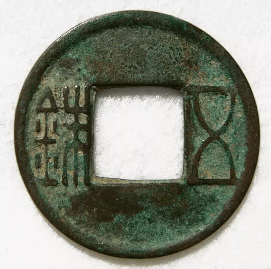 铜币在古代为何会被淘汰，纸币又如何成为货币的新宠？