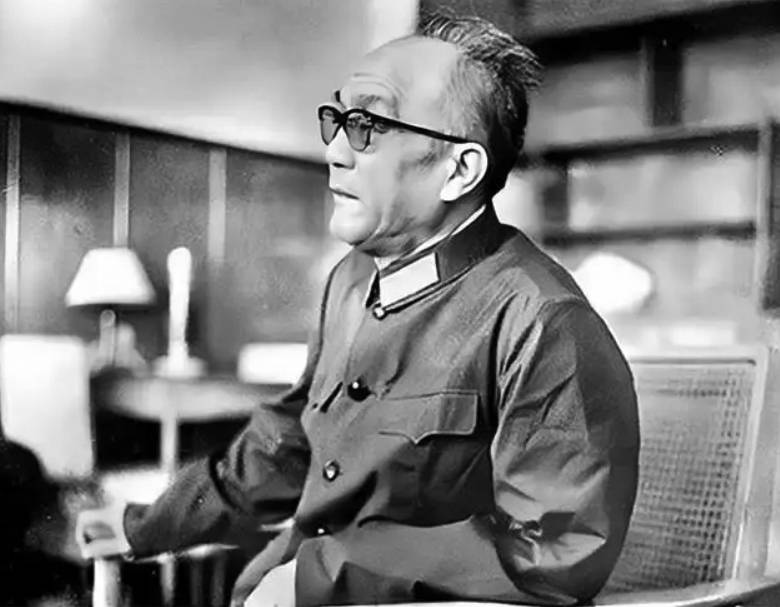 高某抄过黄克诚的家，黄克诚平反后，如何处置他