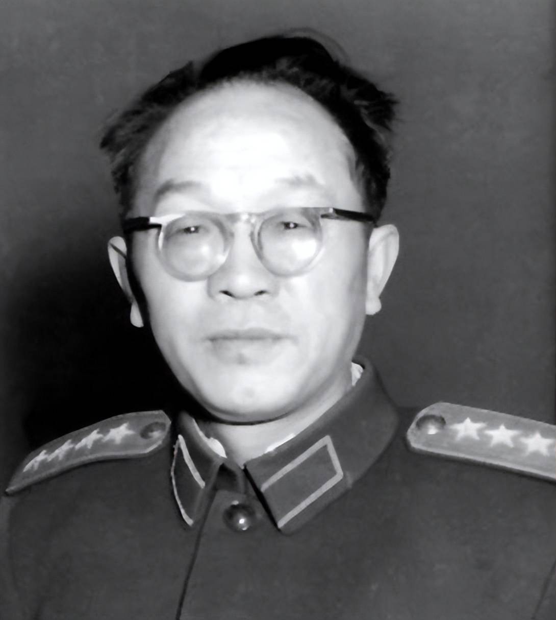 高某抄过黄克诚的家，黄克诚平反后，如何处置他