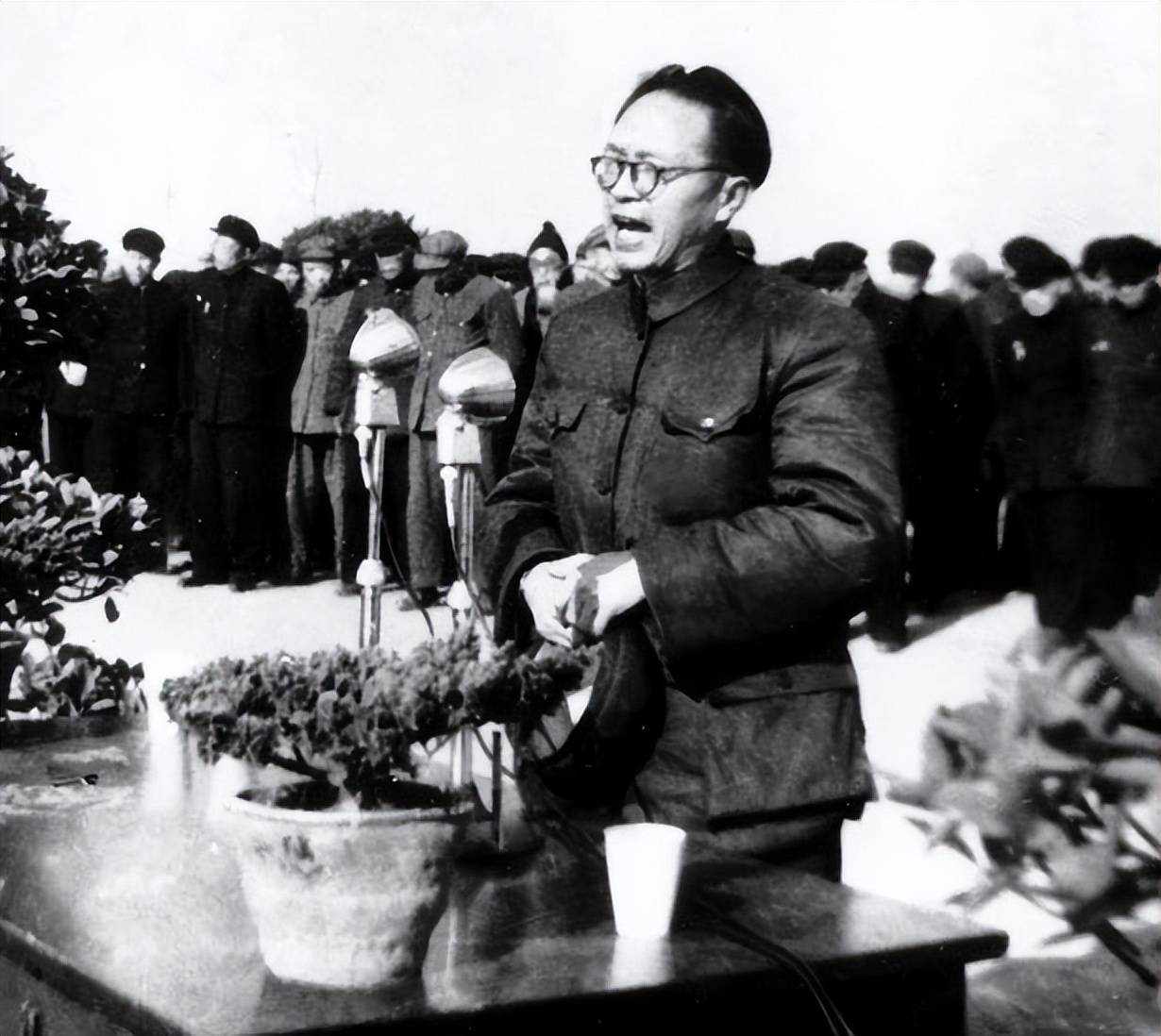 高某抄过黄克诚的家，黄克诚平反后，如何处置他