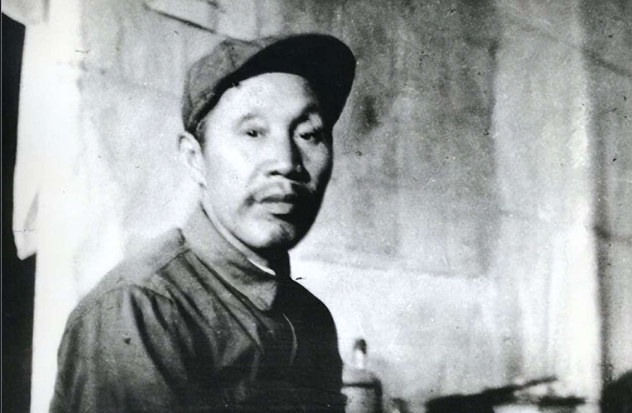 解放前，各革命根据地的货币不统一，如何产生第一套统一的人民币